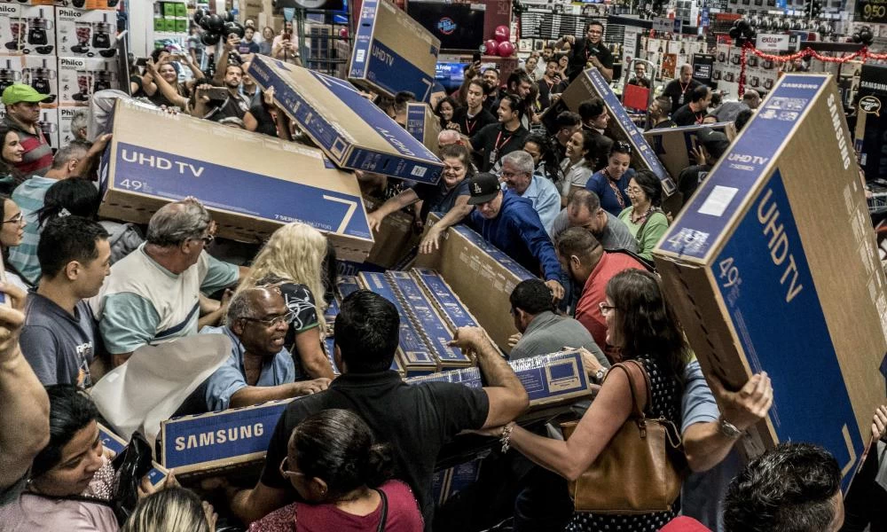 Black Friday: Πότε ''πέφτει'' φέτος η μεγάλη μέρα των εκπτώσεων;